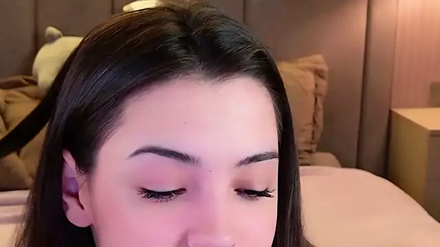 Snapshot of Alice_Deleon chatting on 11/08/25, 10:48 Alice Deleon online show from 11/08/25, 10:48