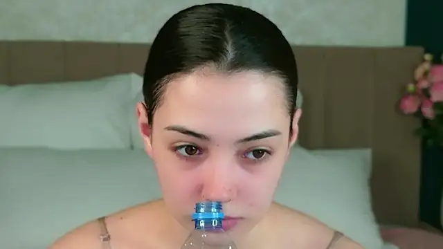 Snapshot of Alice_Deleon chatting on 12/04/25, 11:19 Alice Deleon online show from 12/04/25, 11:19