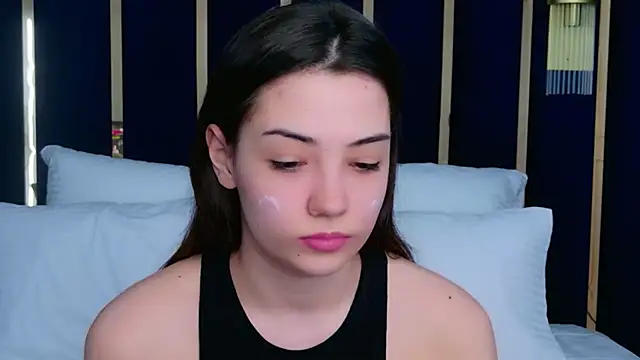 Snapshot of Alice_Deleon chatting on 12/18/25, 10:54 Alice Deleon online show from 12/18/25, 10:54