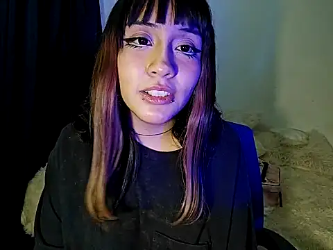 Snapshot of blue_katt chatting on 03/17/25, 10:49 blue katt online show from 03/17/25, 10:49