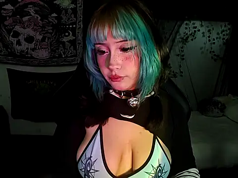 Snapshot of blue_katt chatting on 09/19/25, 10:10 blue katt online show from 09/19/25, 10:10