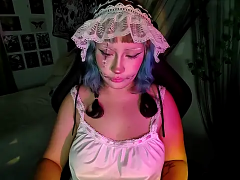 Snapshot of blue_katt chatting on 10/18/25, 09:48 blue katt online show from 10/18/25, 09:48