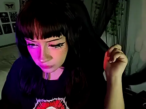 Snapshot of blue_katt chatting on 11/15/25, 08:05 blue katt online show from 11/15/25, 08:05