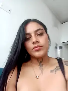 Snapshot of Emily_sharlot chatting on 03/02/25, 09:43 Emily sharlot online show from 03/02/25, 09:43