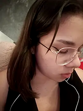 Snapshot of EmmaSulivan chatting on 10/31/25, 02:01 EmmaSulivan online show from 10/31/25, 02:01