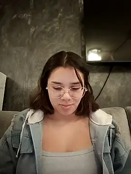 Snapshot of EmmaSulivan chatting on 11/06/25, 12:39 EmmaSulivan online show from 11/06/25, 12:39