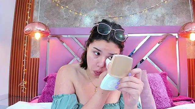 Snapshot of EmmaSulivan chatting on 11/07/25, 12:49 EmmaSulivan online show from 11/07/25, 12:49