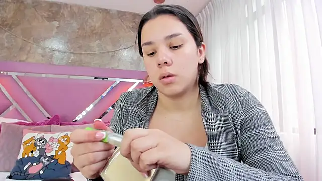 Snapshot of EmmaSulivan chatting on 11/13/25, 12:59 EmmaSulivan online show from 11/13/25, 12:59