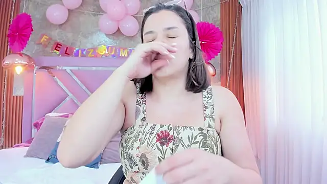 Snapshot of EmmaSulivan chatting on 11/14/25, 02:27 EmmaSulivan online show from 11/14/25, 02:27