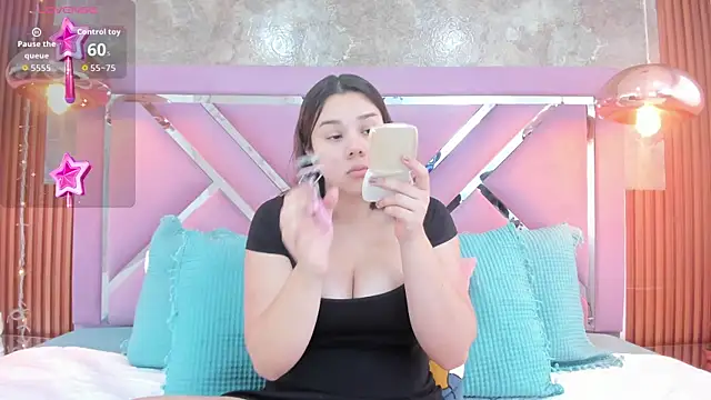 Snapshot of EmmaSulivan chatting on 12/05/25, 01:20 EmmaSulivan online show from 12/05/25, 01:20