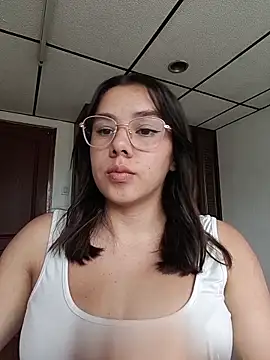 Snapshot of EmmaSulivan chatting on 04/28/26, 08:14 EmmaSulivan online show from 04/28/26, 08:14