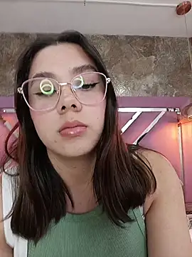 Snapshot of EmmaSulivan chatting on 05/11/26, 02:45 EmmaSulivan online show from 05/11/26, 02:45