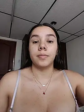 Snapshot of EmmaSulivan chatting on 07/16/26, 02:01 EmmaSulivan online show from 07/16/26, 02:01