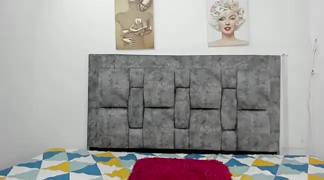 Snapshot of Chloe_diamondss chatting on 02/27/25, 03:47 Chloe diamondss online show from 02/27/25, 03:47