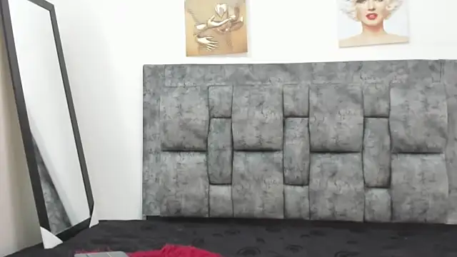 Snapshot of Chloe_diamondss chatting on 03/16/25, 03:36 Chloe diamondss online show from 03/16/25, 03:36