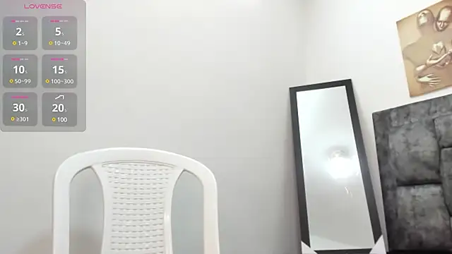 Snapshot of Chloe_diamondss chatting on 03/20/25, 10:21 Chloe diamondss online show from 03/20/25, 10:21