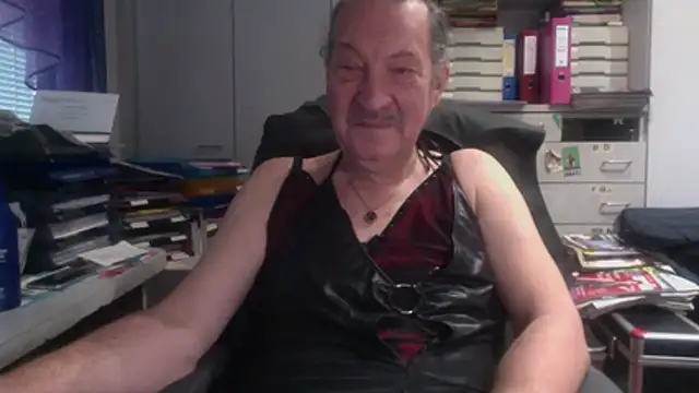 HMStraps01 online show from 01/06/26, 01:04