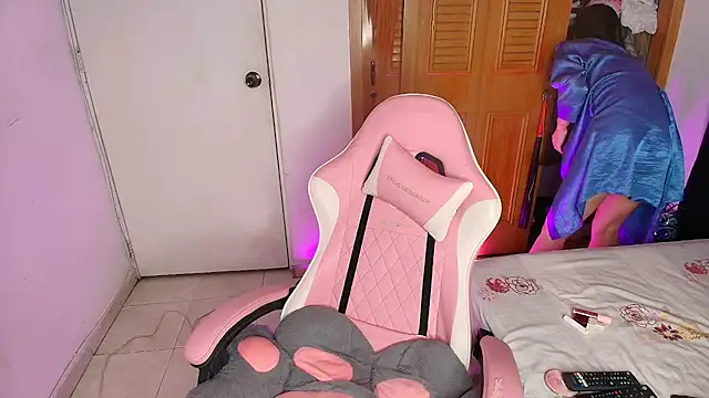 Snapshot of Peach_Rose_ chatting on 11/27/25, 09:06 Peach Rose online show from 11/27/25, 09:06