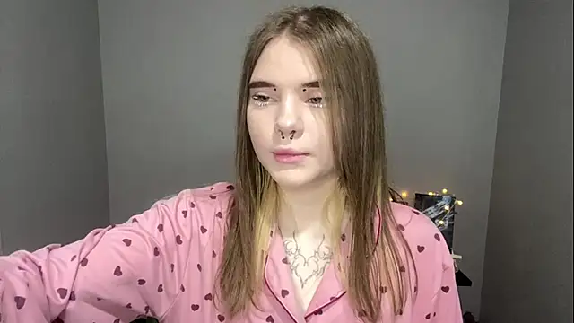 CarolinePepper online show from 03/04/25, 05:13