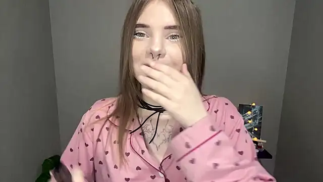 CarolinePepper online show from 03/07/25, 05:06