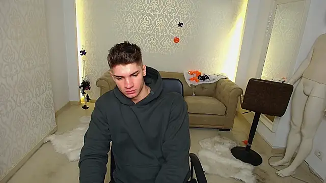 MaxKaiden online show from 10/28/25, 05:44