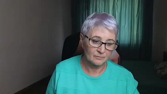 Snapshot of Sandra_Snowflake chatting on 10/21/25, 12:06 Sandra Snowflake online show from 10/21/25, 12:06