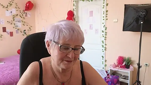Snapshot of Sandra_Snowflake chatting on 03/25/26, 11:05 Sandra Snowflake online show from 03/25/26, 11:05