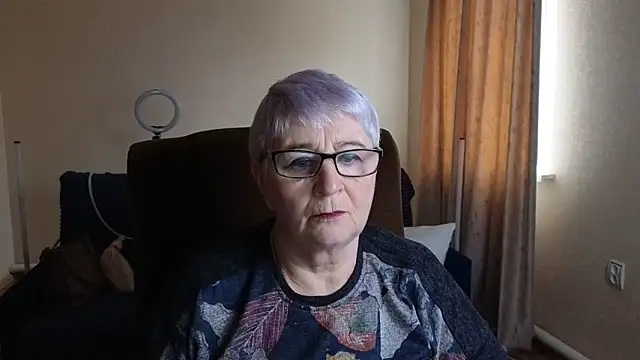 Snapshot of Sandra_Snowflake chatting on 04/13/26, 04:18 Sandra Snowflake online show from 04/13/26, 04:18