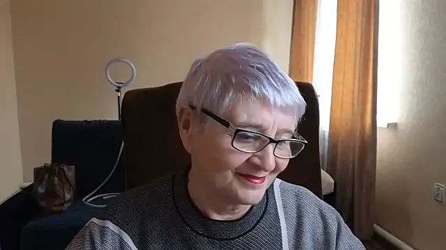 Snapshot of Sandra_Snowflake chatting on 04/21/26, 11:49 Sandra Snowflake online show from 04/21/26, 11:49