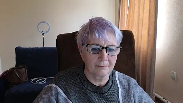 Snapshot of Sandra_Snowflake chatting on 04/29/26, 10:52 Sandra Snowflake online show from 04/29/26, 10:52
