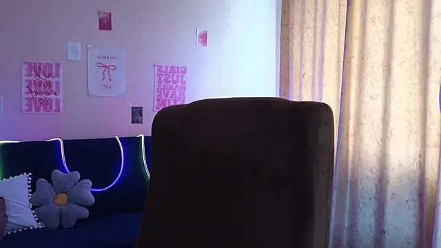 Snapshot of Sandra_Snowflake chatting on 05/12/26, 12:02 Sandra Snowflake online show from 05/12/26, 12:02