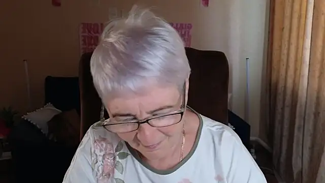 Snapshot of Sandra_Snowflake chatting on 05/25/26, 04:29 Sandra Snowflake online show from 05/25/26, 04:29