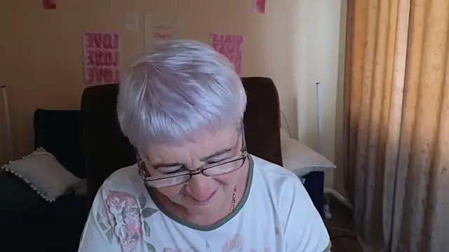 Snapshot of Sandra_Snowflake chatting on 05/26/26, 05:03 Sandra Snowflake online show from 05/26/26, 05:03