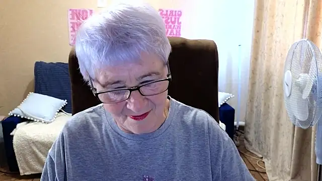 Snapshot of Sandra_Snowflake chatting on 06/19/26, 04:17 Sandra Snowflake online show from 06/19/26, 04:17