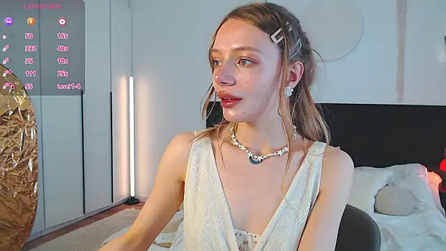 Snapshot of LunaticaBae chatting on 03/23/26, 02:37 LunaticaBae online show from 03/23/26, 02:37