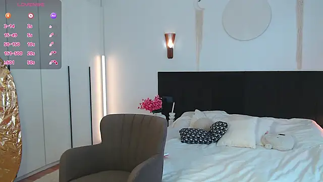 Snapshot of LunaticaBae chatting on 03/27/26, 03:34 LunaticaBae online show from 03/27/26, 03:34