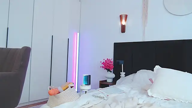 Snapshot of LunaticaBae chatting on 04/11/26, 07:56 LunaticaBae online show from 04/11/26, 07:56