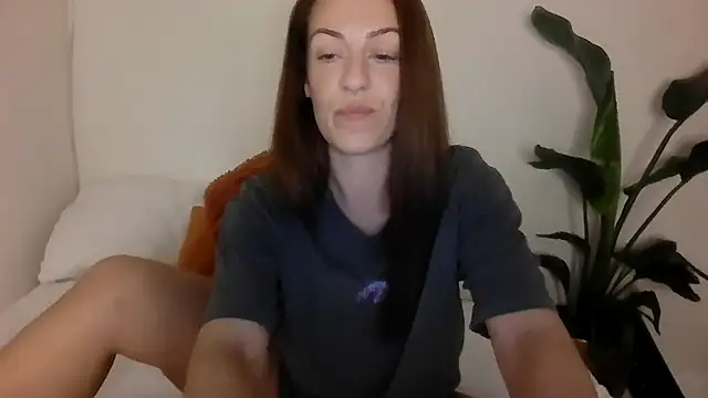 Snapshot of Edenfox- chatting on 02/15/26, 12:51 Edenfox- online show from 02/15/26, 12:51