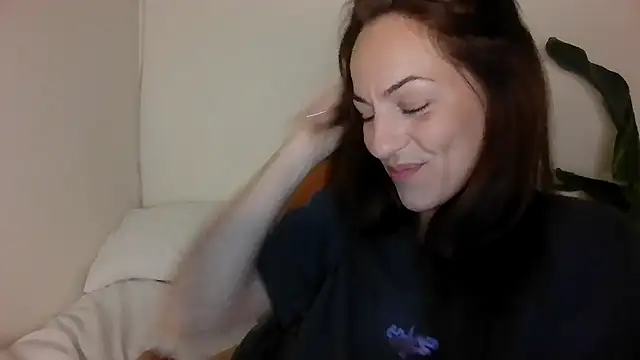 Snapshot of Edenfox- chatting on 02/15/26, 08:49 Edenfox- online show from 02/15/26, 08:49