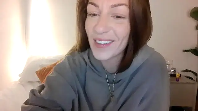 Snapshot of Edenfox- chatting on 03/11/26, 06:41 Edenfox- online show from 03/11/26, 06:41