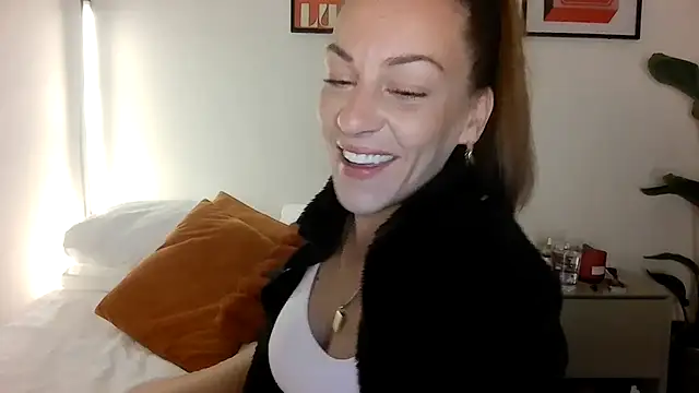 Snapshot of Edenfox- chatting on 03/22/26, 12:58 Edenfox- online show from 03/22/26, 12:58