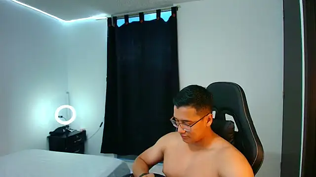 Snapshot of Yeicolevit chatting on 09/21/25, 10:44 Yeicolevit online show from 09/21/25, 10:44