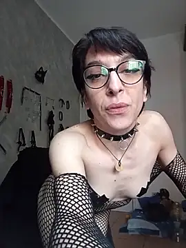 Snapshot of MirianaB chatting on 02/24/25, 08:17 MirianaB online show from 02/24/25, 08:17