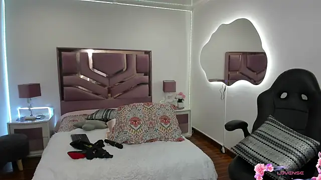 Snapshot of MollyCraft chatting on 02/17/25, 03:20 MollyCraft online show from 02/17/25, 03:20