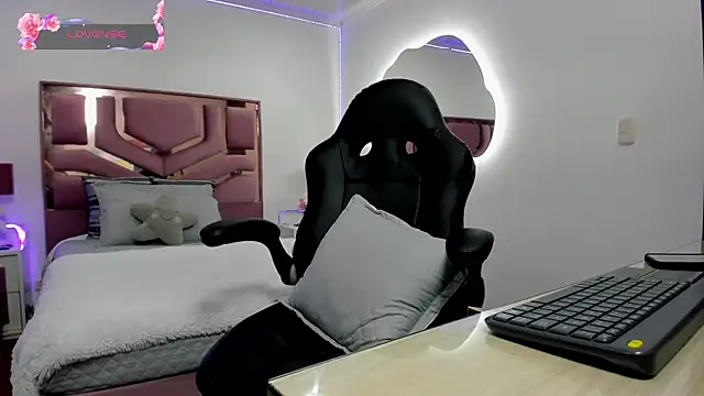 Snapshot of MollyCraft chatting on 02/21/25, 05:53 MollyCraft online show from 02/21/25, 05:53