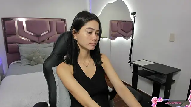 Snapshot of MollyCraft chatting on 02/28/25, 11:25 MollyCraft online show from 02/28/25, 11:25