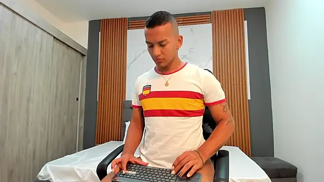 Snapshot of Rafa2004Cruz chatting on 02/19/25, 11:38 Rafa2004Cruz online show from 02/19/25, 11:38