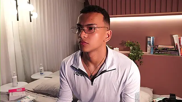 Rafa2004Cruz online show from 03/24/26, 01:49