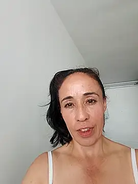 Snapshot of Coeur_de_luxure chatting on 04/30/26, 07:53 Coeur de luxure online show from 04/30/26, 07:53