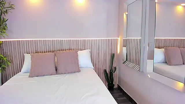 GeorginaReyes online show from 12/17/25, 10:38